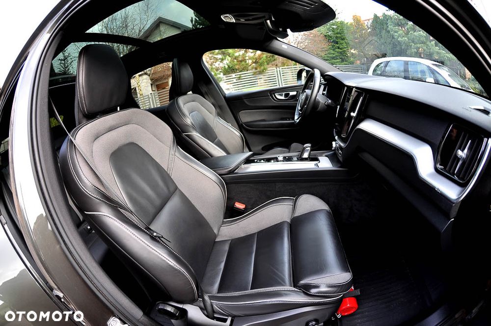 Volvo XC 60 T6 AWD Recharge Geartronic RDesign - 28