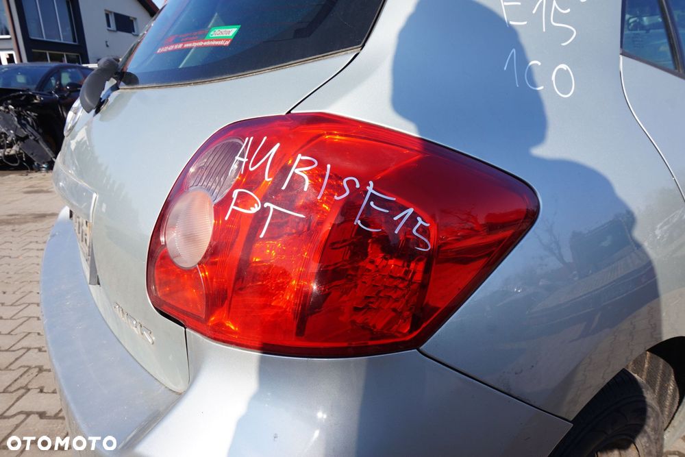 LAMPA TYLNA PRAWA AURIS E15 I 5D HB  TOYOTA 2006-2009 - 1