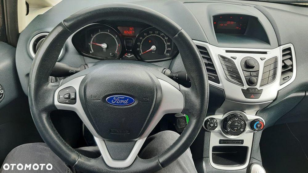 Ford Fiesta 1.25 Celebration - 11