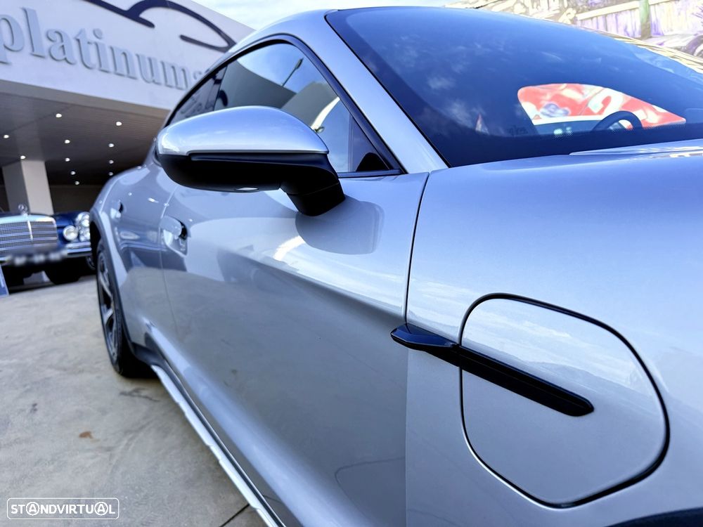 Porsche Taycan Cross Turismo 4 - 45