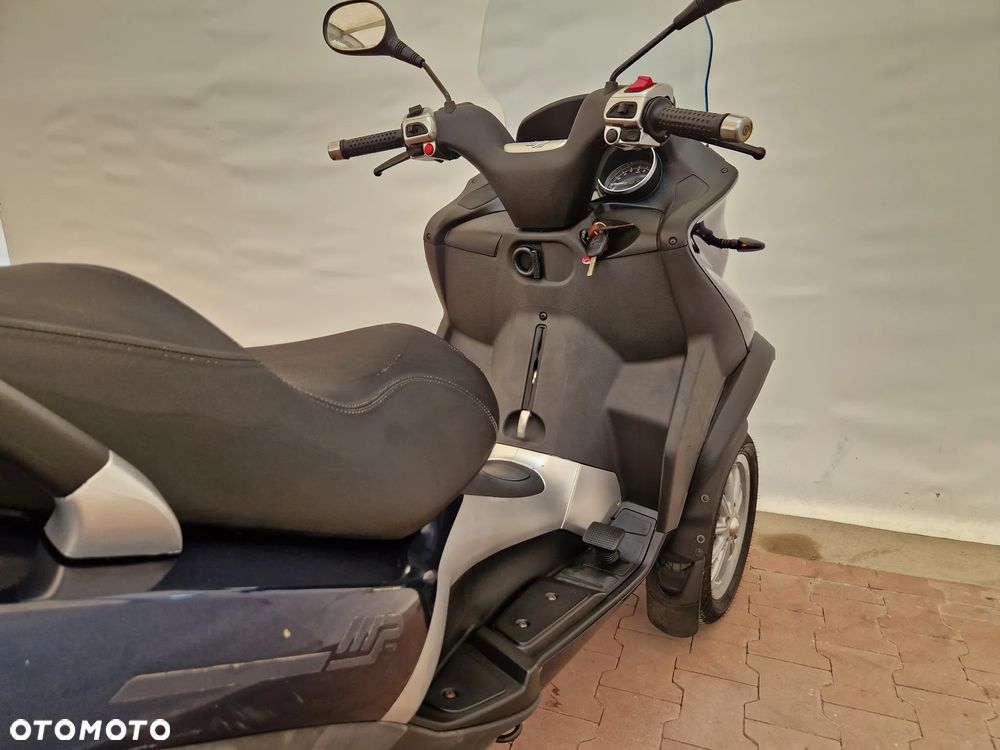 Piaggio MP-3 - 22
