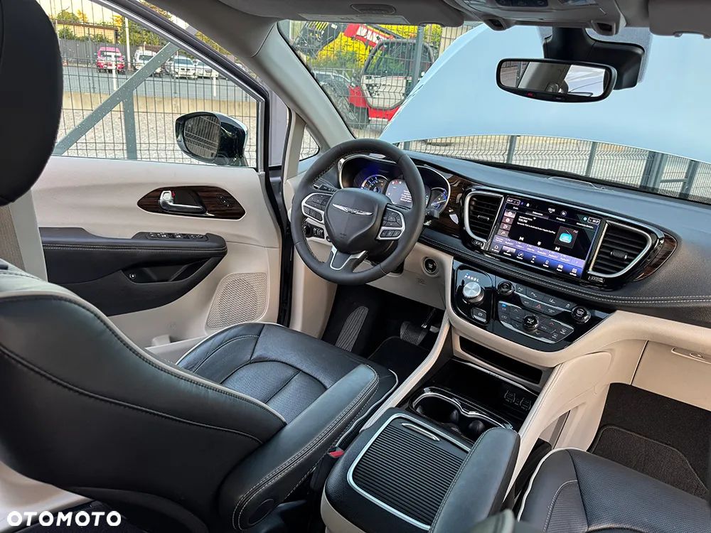 Chrysler Pacifica - 13