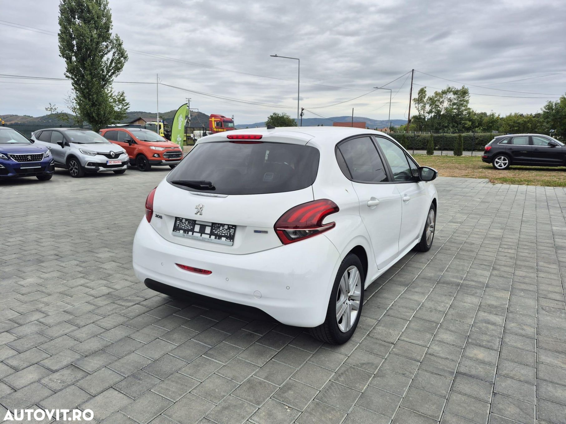 Peugeot 208 - 4
