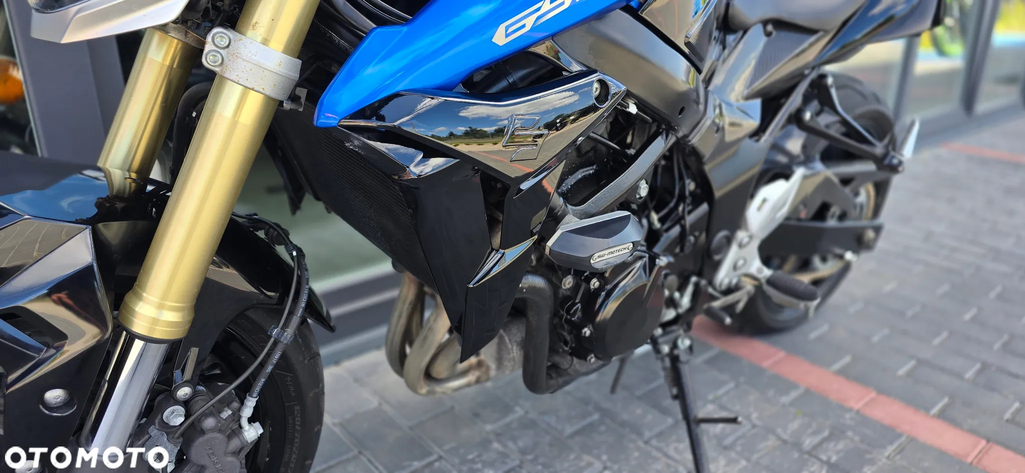 Suzuki GSR - 28