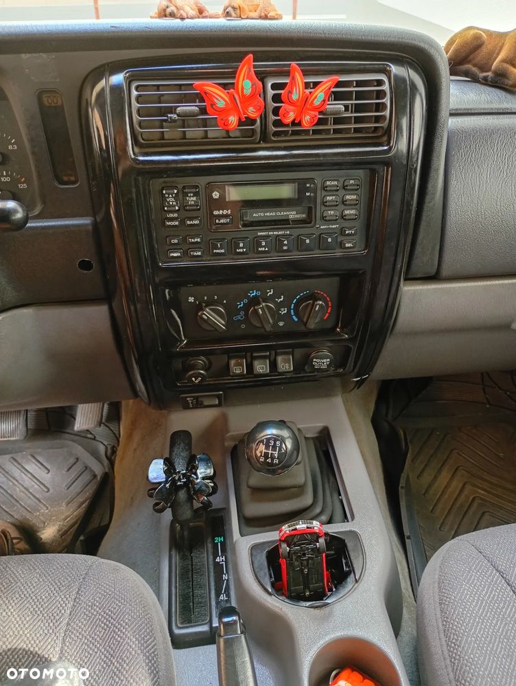 Jeep Cherokee - 12