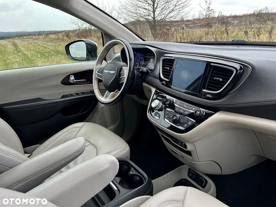 Chrysler Pacifica - 23