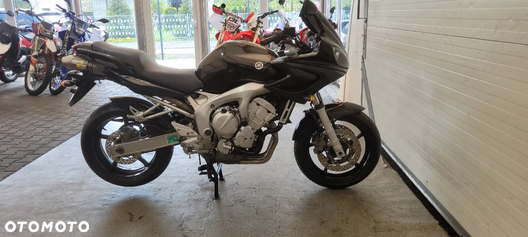 Yamaha FZ - 27