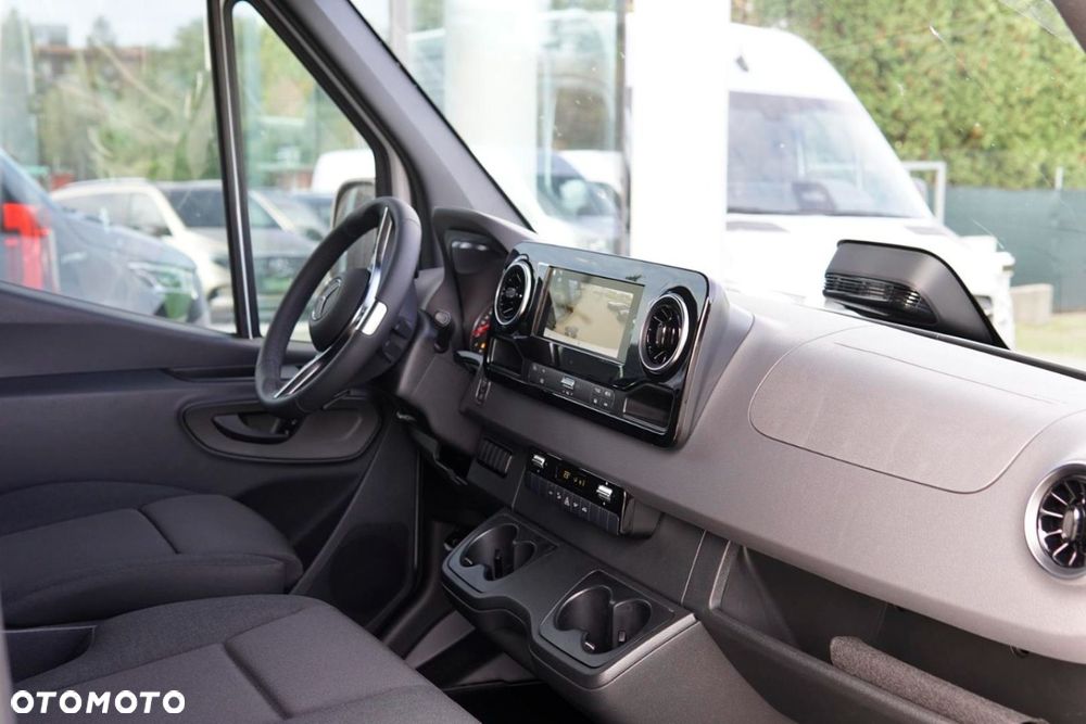 Mercedes-Benz Sprinter - 15