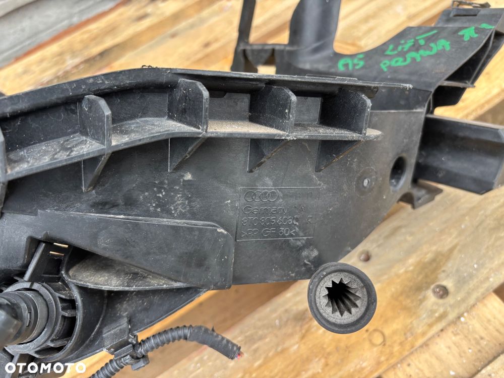 Audi A5 8T0 lift ślizg mocowanie lampy prawa strona - 2