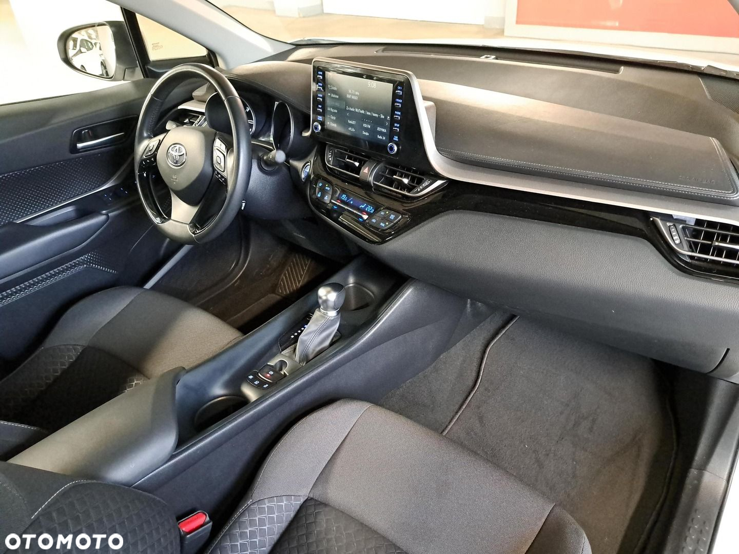Toyota C-HR - 16