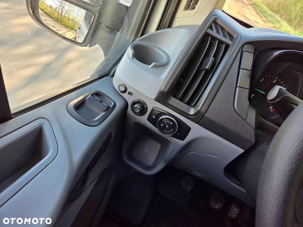 Ford Transit - 11