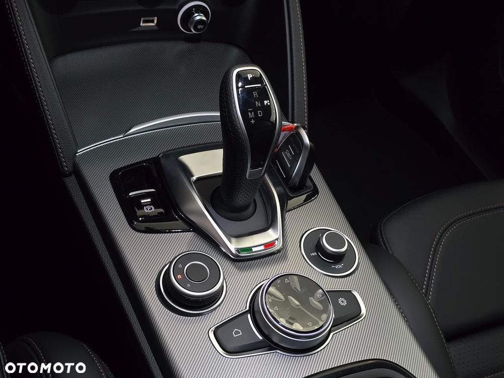 Alfa Romeo Stelvio 2.0 Turbo Intensa Q4 - 19