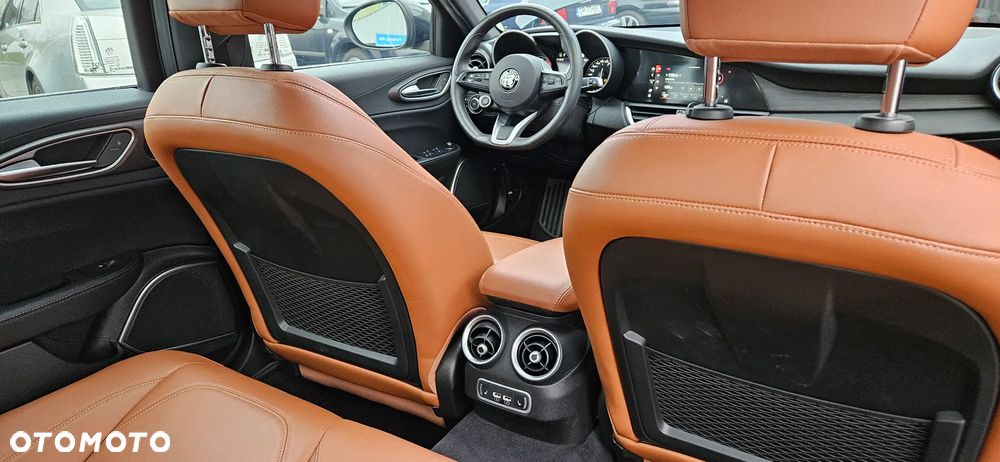 Alfa Romeo Giulia 2.0 Turbo TI Q4 - 13