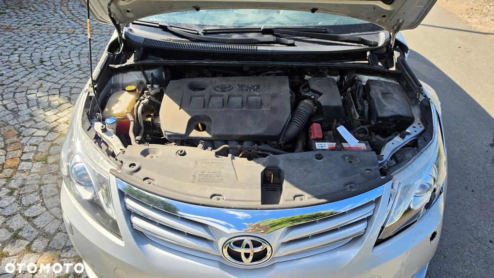 Toyota Avensis 1.6 Comfort - 16