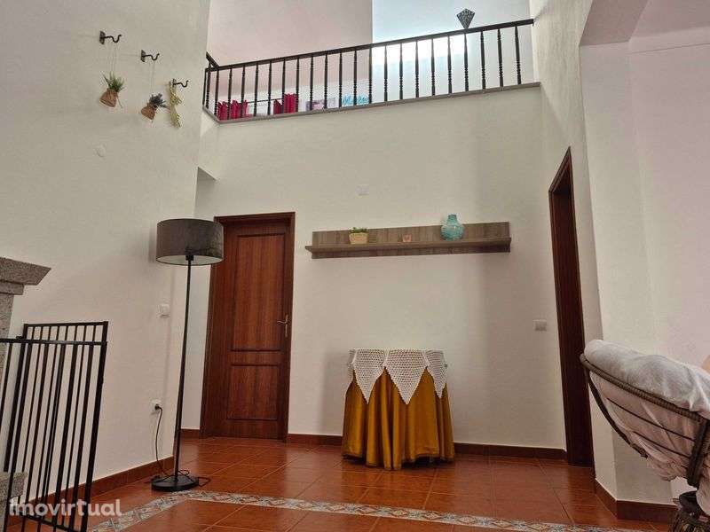 Vende-se moradia T4 com quintal e garagem - Grande imagem: 4/12