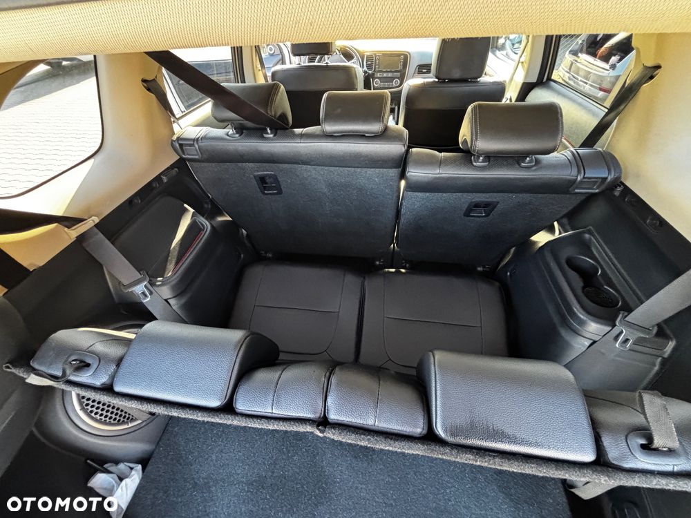 Mitsubishi Outlander 2.0 Intense + Navi 4WD CVT - 31