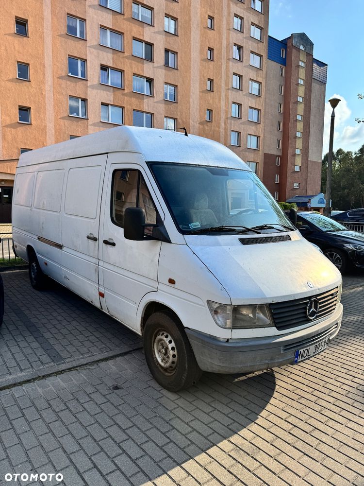 Mercedes-Benz Sprinter - 2