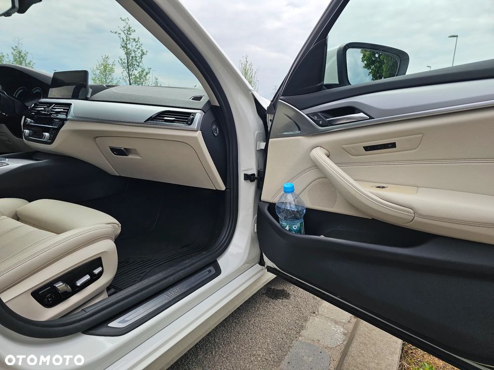 BMW Seria 5 520d xDrive Luxury Line sport - 11