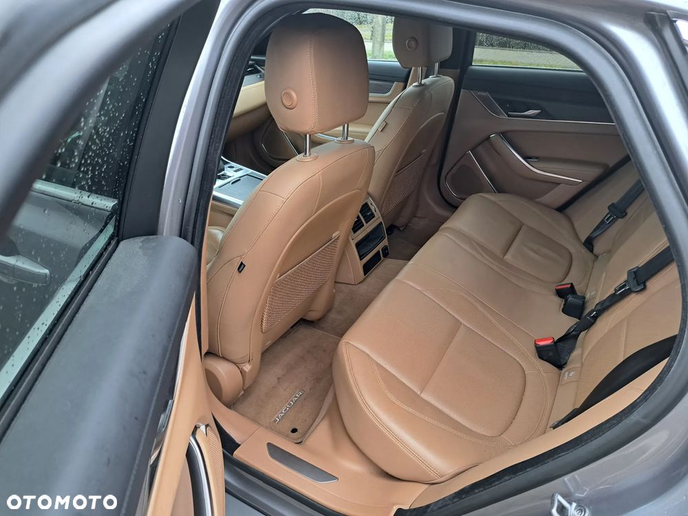 Jaguar XF D200 R-Dynamic HSE - 15