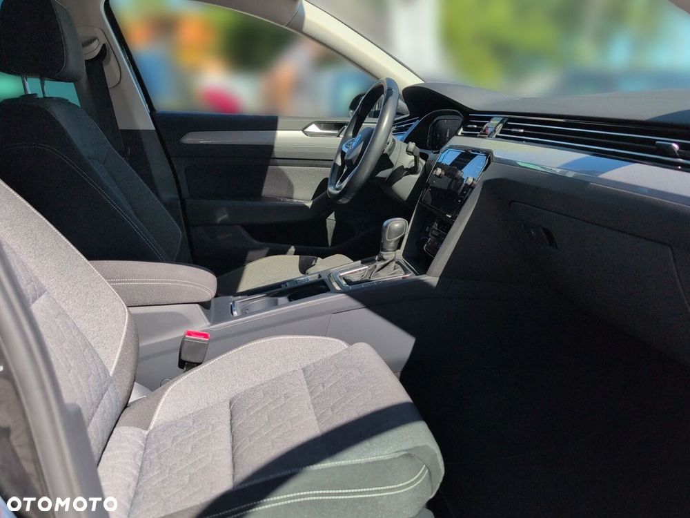 Volkswagen Passat - 11