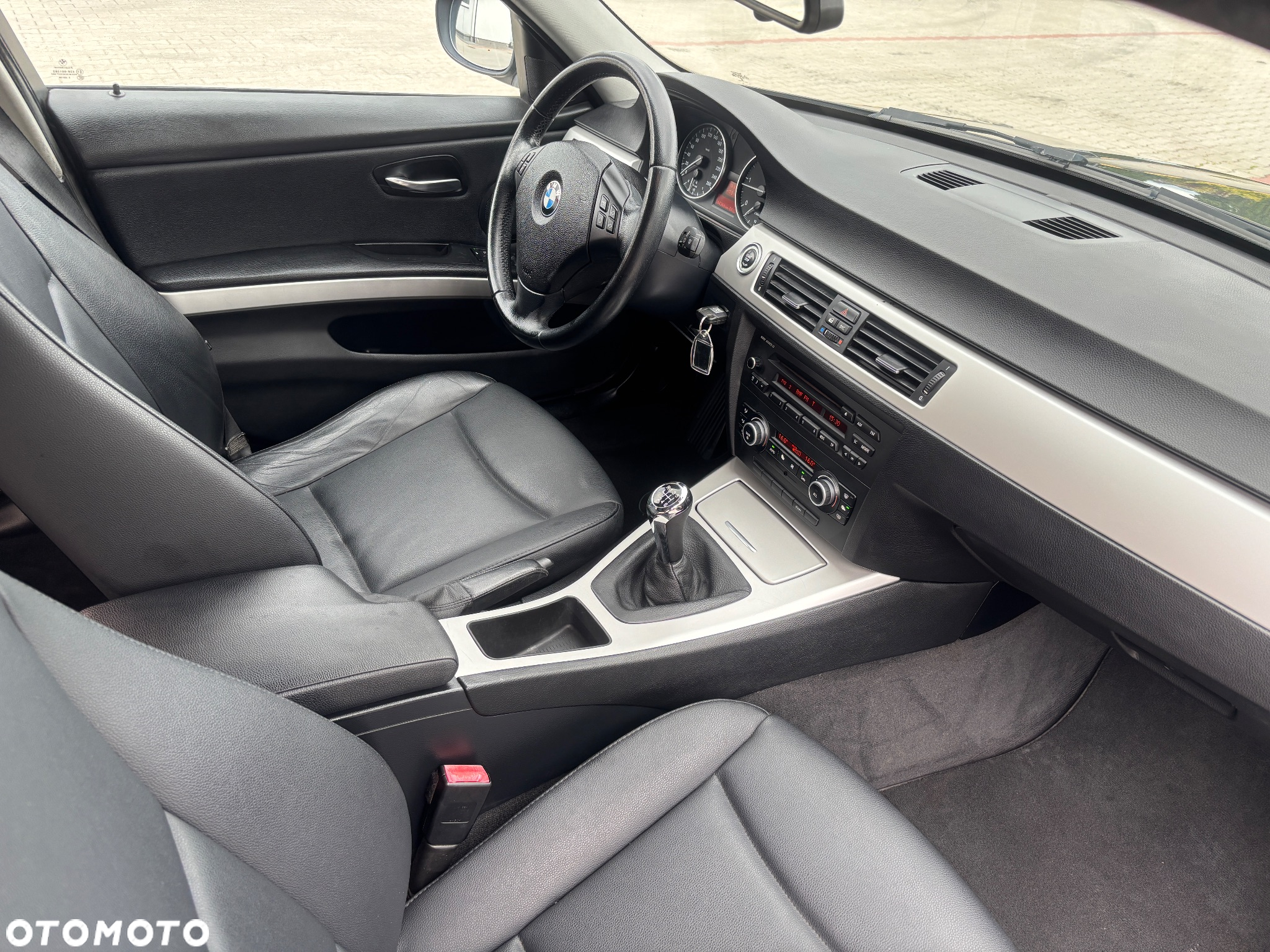 BMW Seria 3 318d - 26