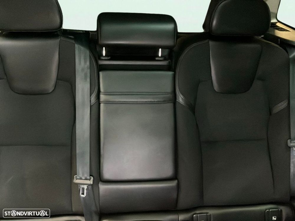 Volvo XC 60 2.0 T8 PHEV Momentum AWD - 18