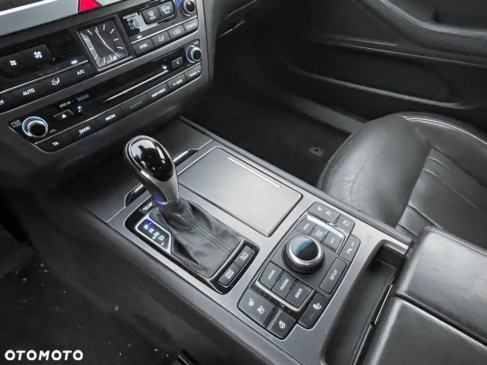 Hyundai Genesis - 12