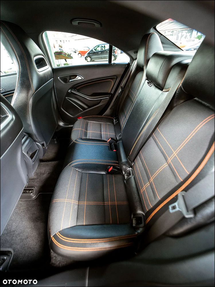 Mercedes-Benz CLA 180 7G-DCT Urban - 35