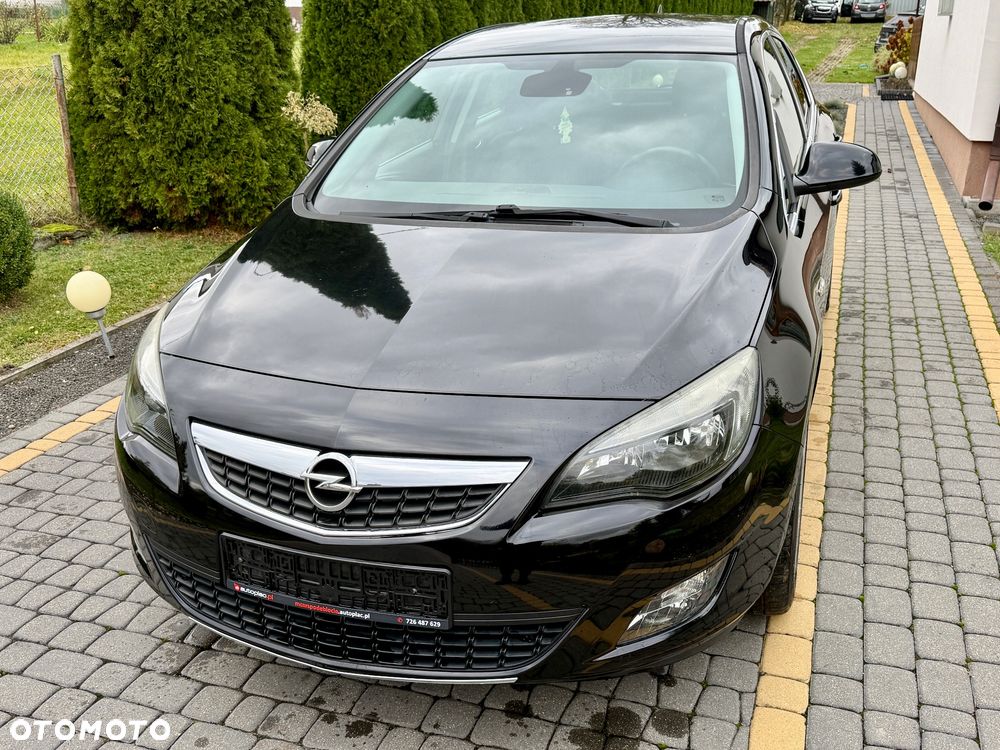Opel Astra 2011 photo 3