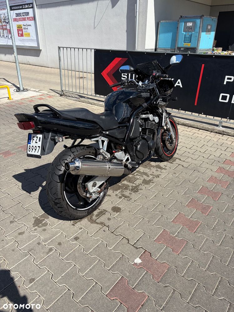 Yamaha FZS - 4