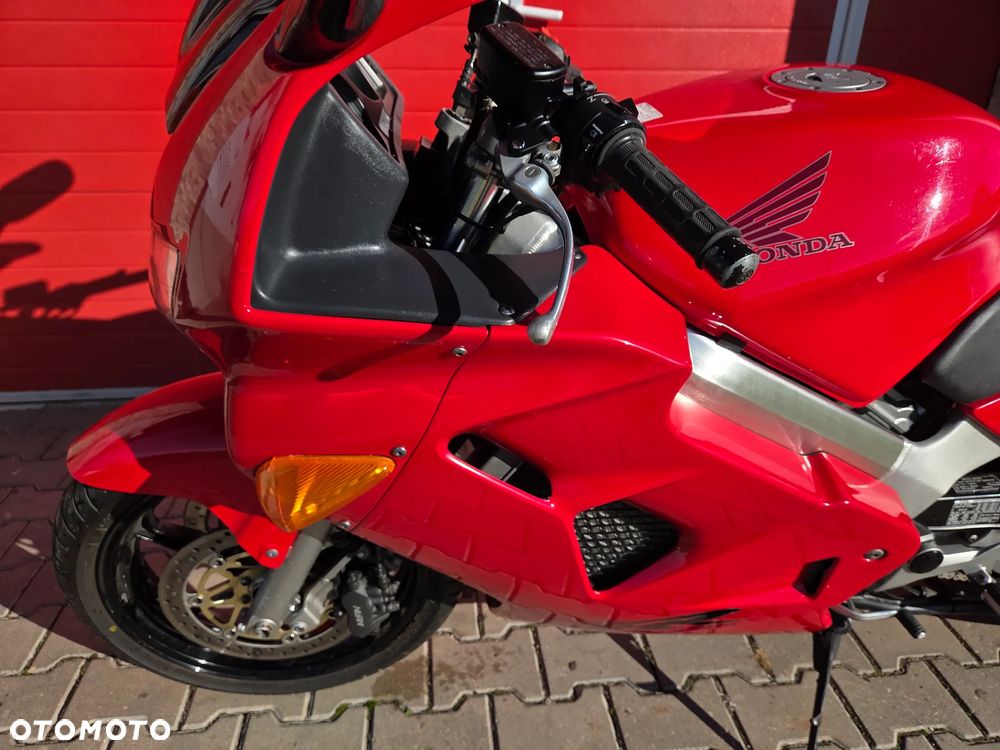 Honda VFR - 12