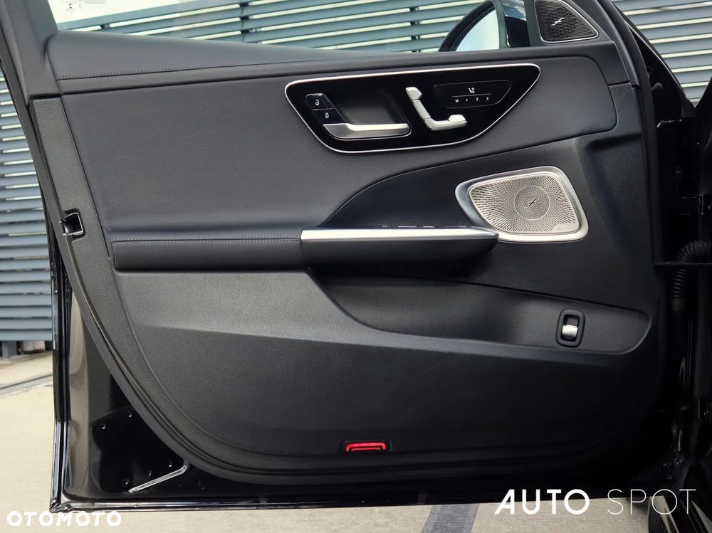 Mercedes-Benz Klasa C 180 9G-TRONIC AMG Line - 12