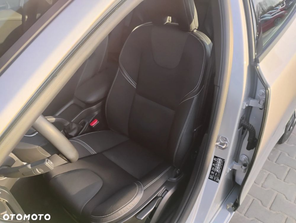 Volvo V40 D2 Drive-E Momentum - 14