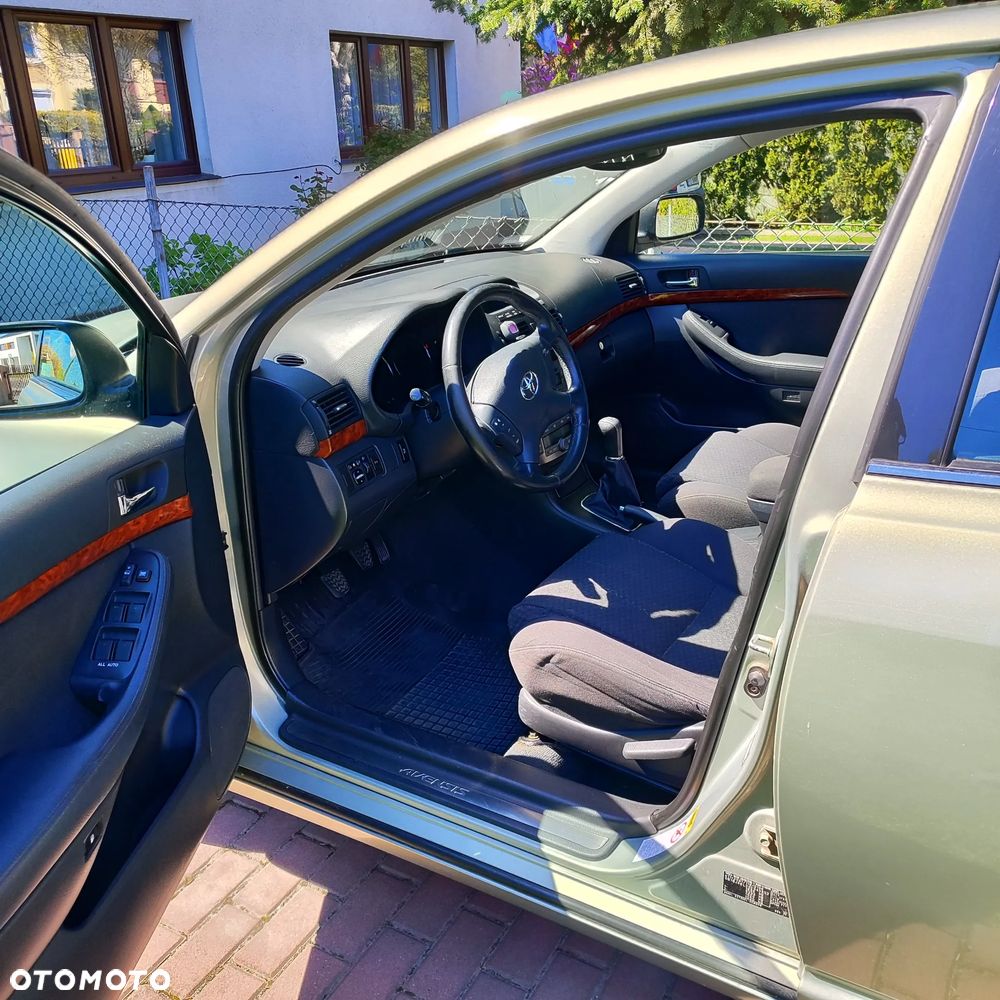 Toyota Avensis 2.0 VVT-i Sol - 5
