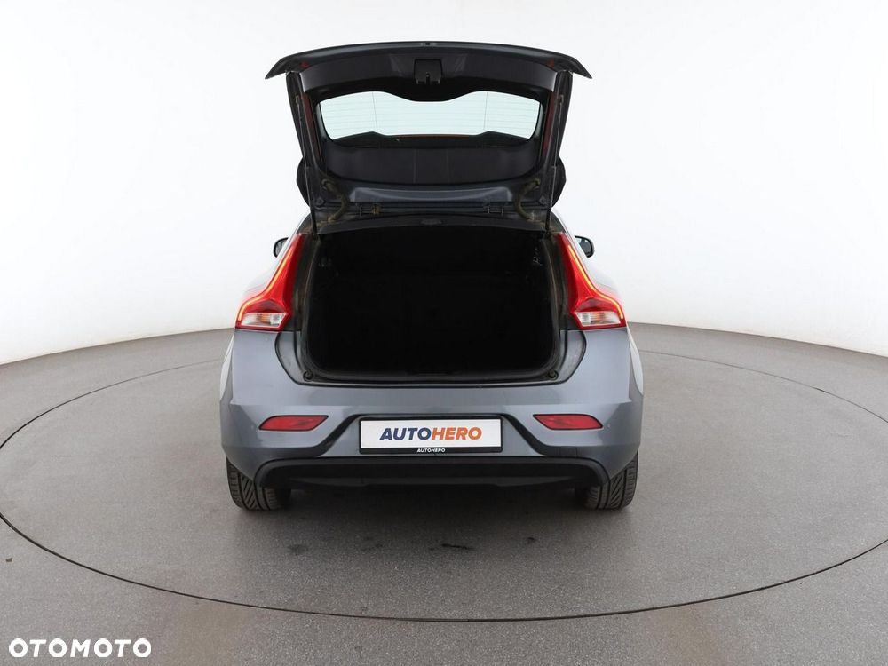 Volvo V40 T2 Momentum - 20