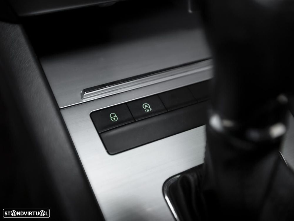 Skoda Octavia Break 2.0 TDI Ambition DSG - 26