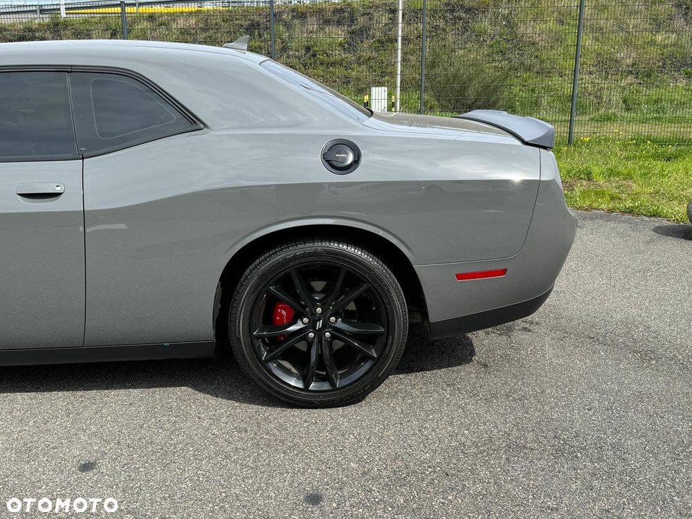 Dodge Challenger - 4