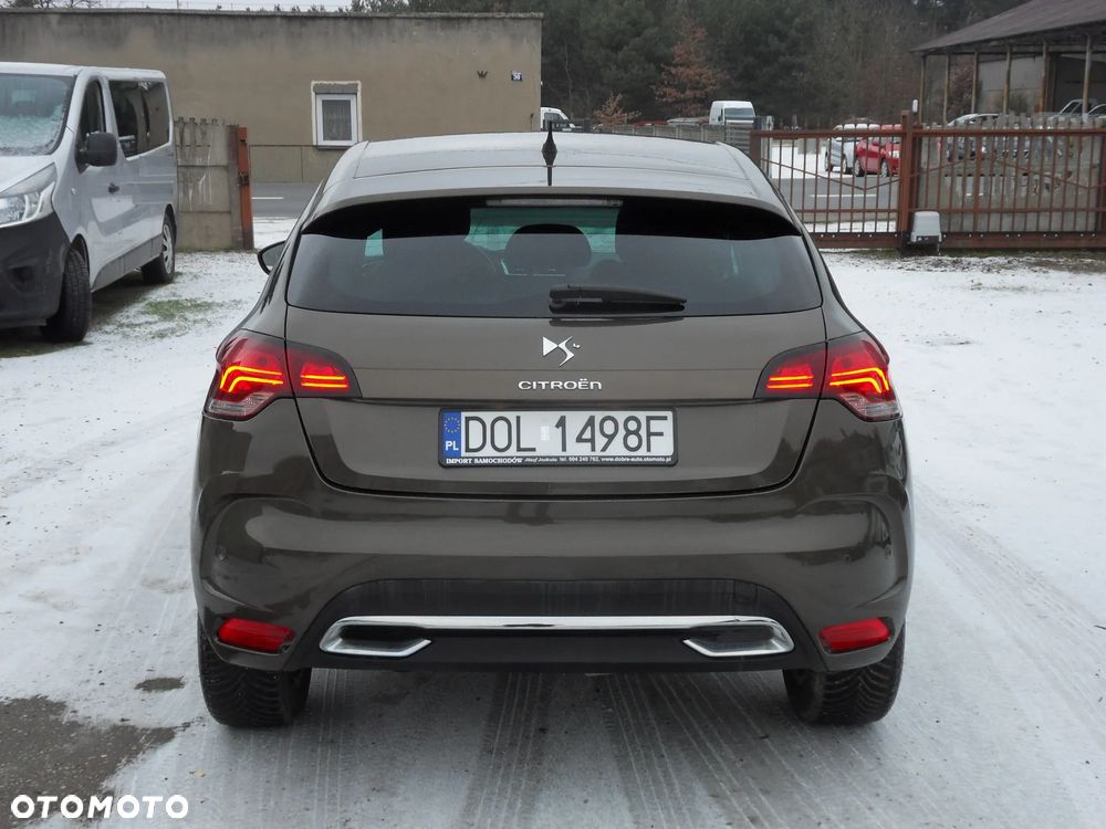 Citroën DS4 e-HDi 110 SoChic - 4