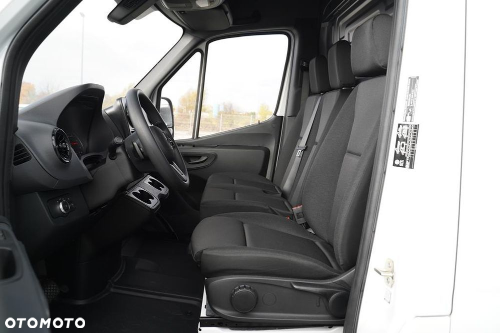 Mercedes-Benz Sprinter - 9