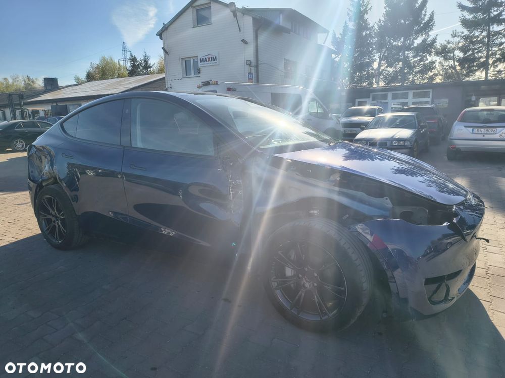Tesla Model Y - 5