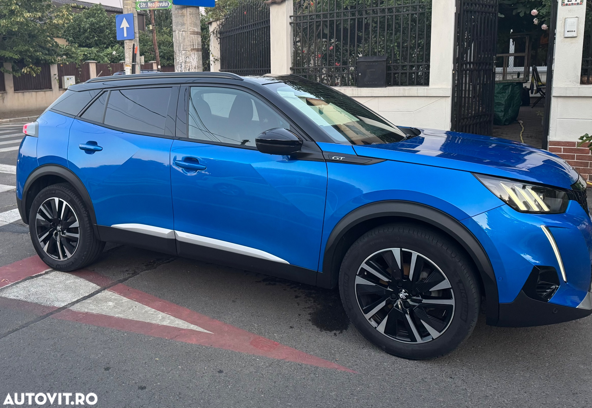 Peugeot 2008 1.2 PureTech EAT8 STT GT - 5