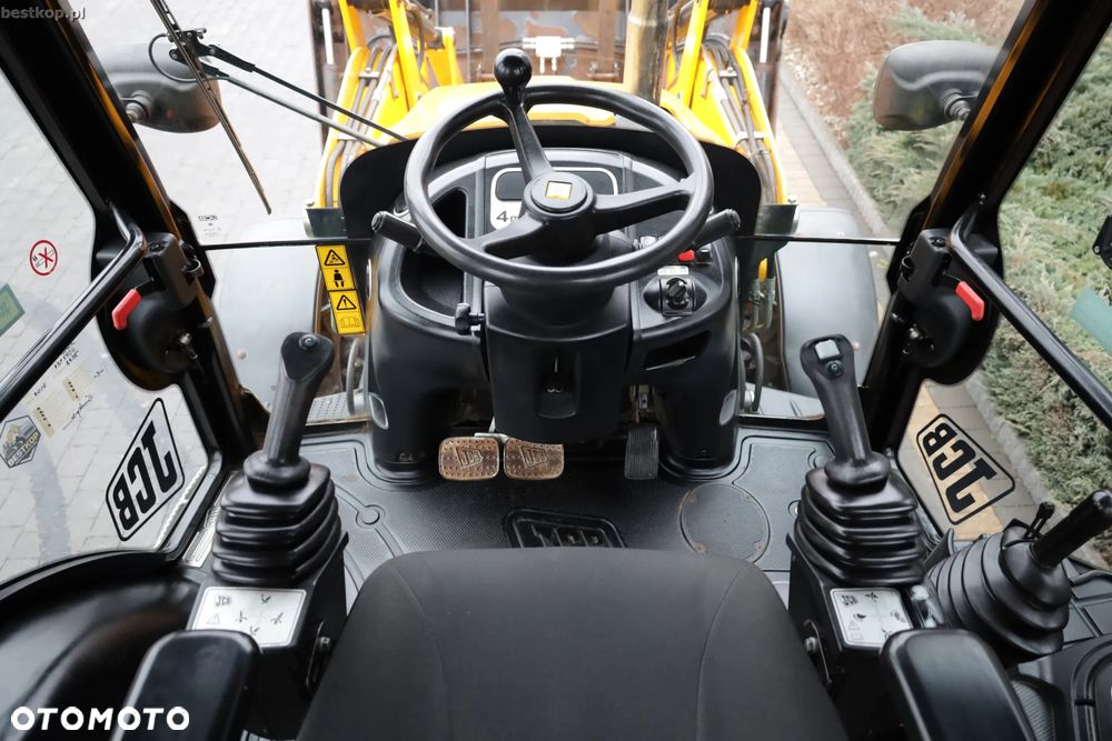 JCB 3CX - 28