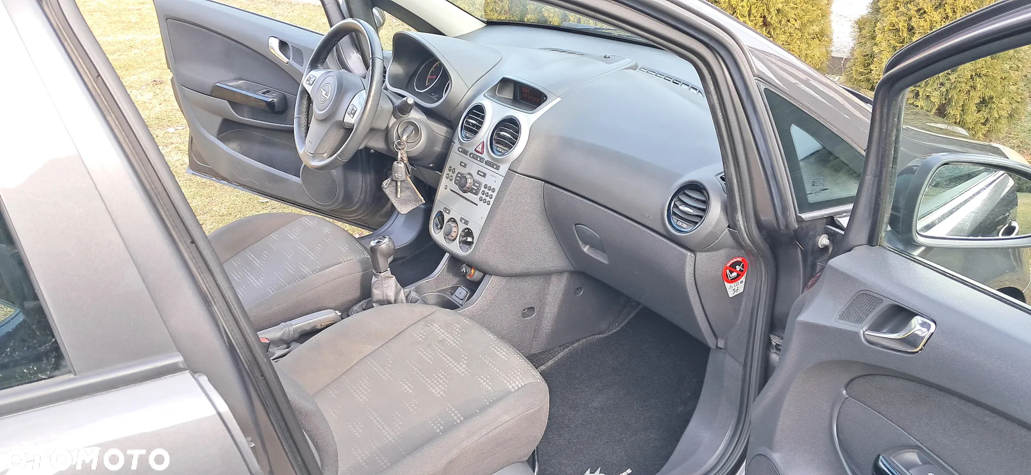 Opel Corsa 1.4 16V Satellite - 19