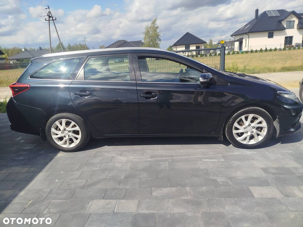 Toyota Auris 1.6 D-4D Premium - 4