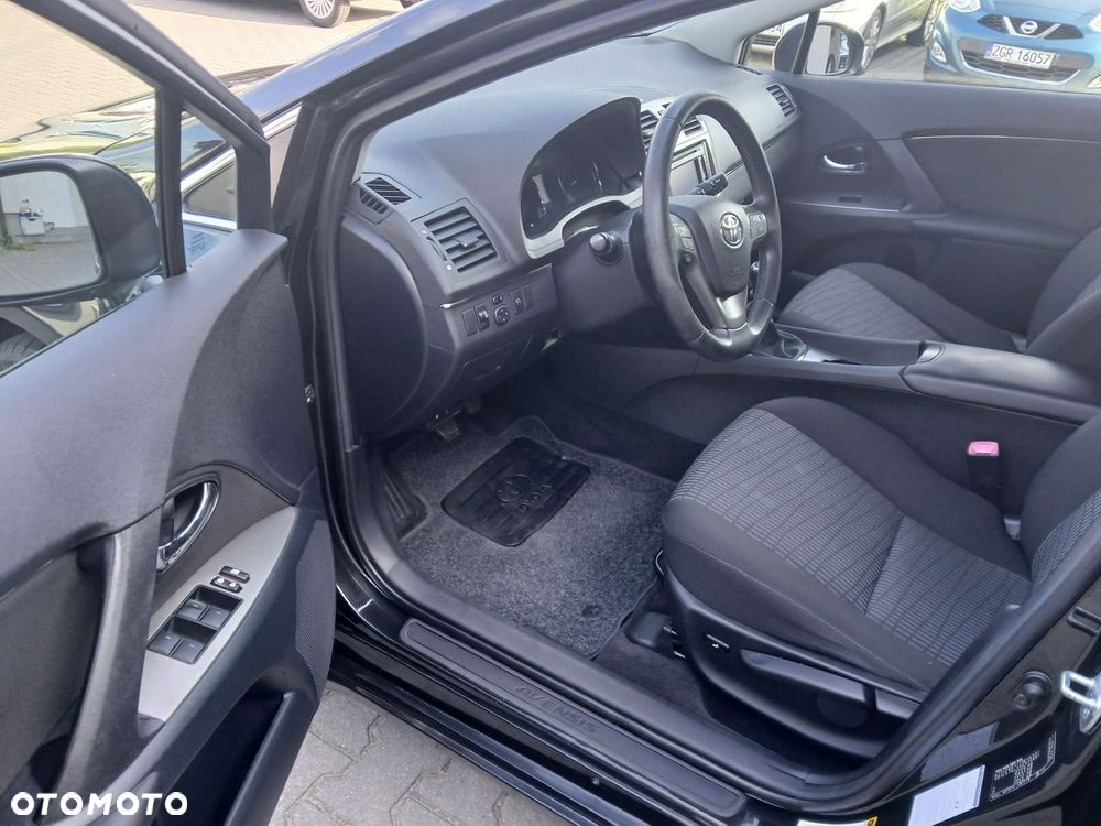 Toyota Avensis 2.2 D-4D Style - 9