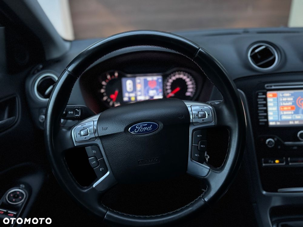 Ford Mondeo - 28