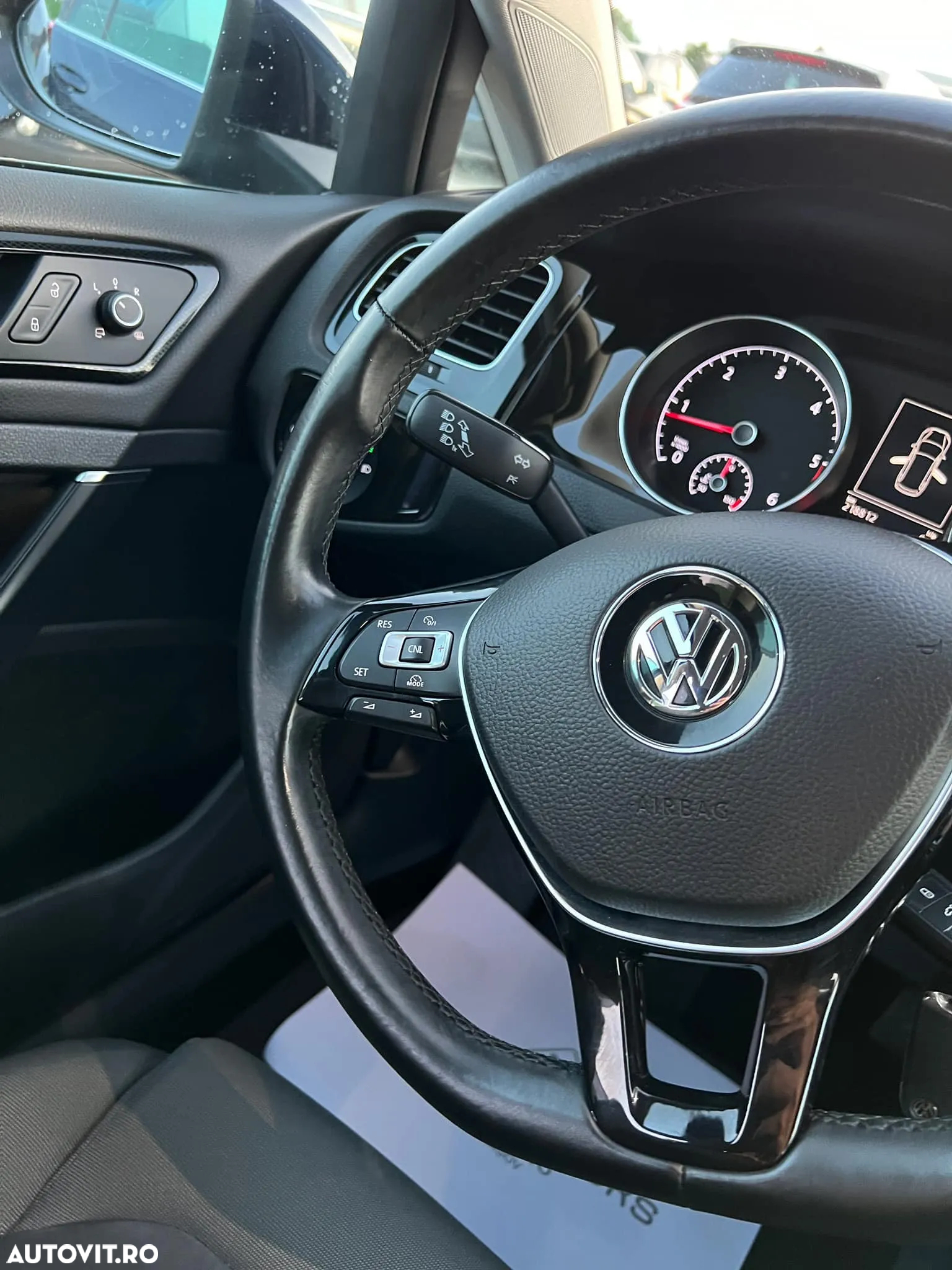 Volkswagen Golf 2.0 TDI Highline - 13
