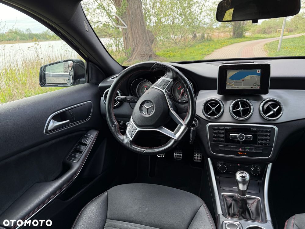 Mercedes-Benz GLA 200 AMG Line - 16