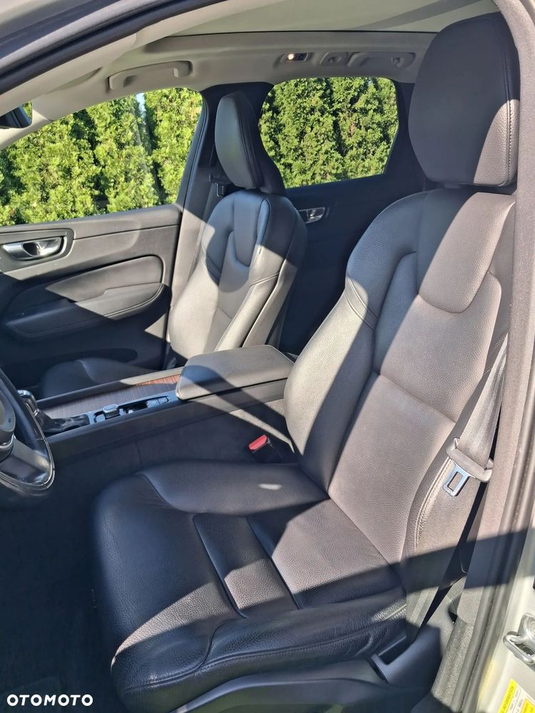 Volvo XC 60 B5 B AWD Momentum Pro - 9