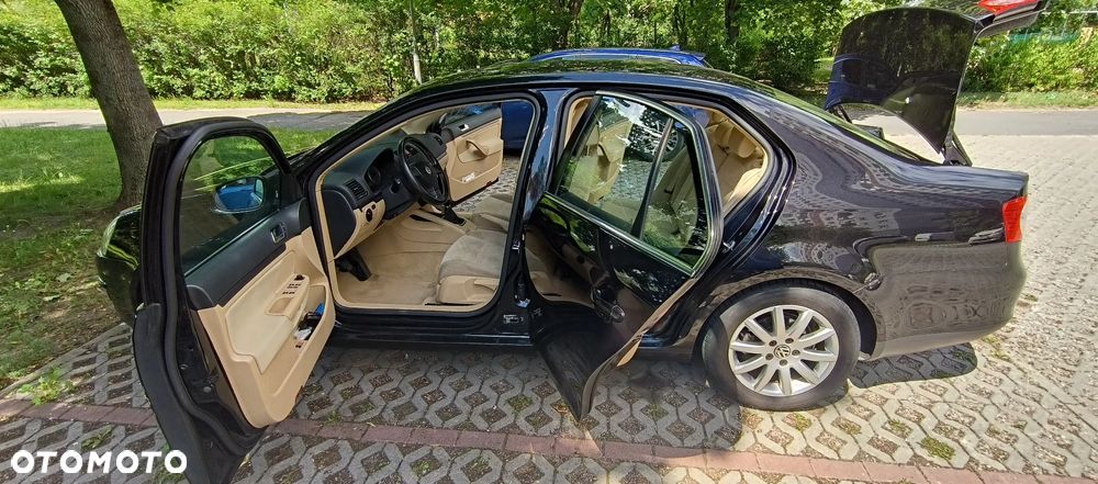 Volkswagen Jetta 1.6 Comfortline - 17